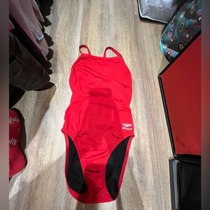 Speedo Swim Suit🏊🏻‍♀️  2 for $25 if you bundle with other practice suits